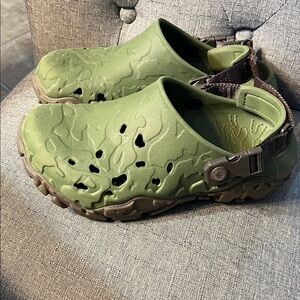 CROCS Green Clog-Style Shoes with Strap